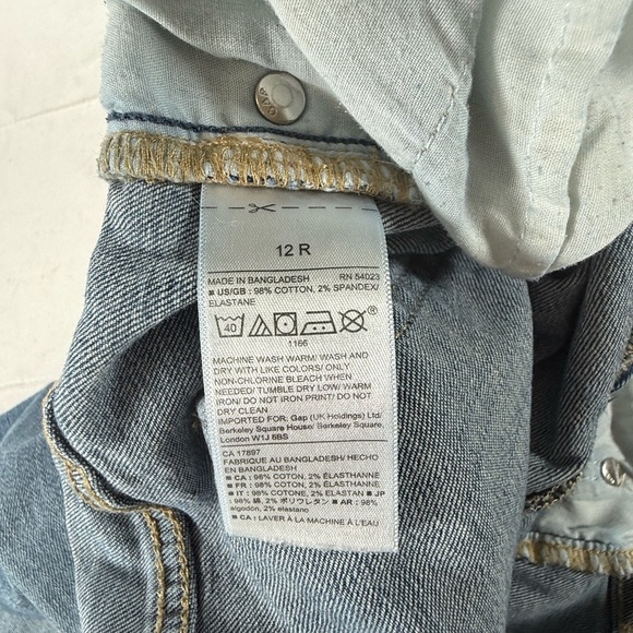 GAP Straight Cuff Blue Jeans with stretch. Size 12 B48 - Picture 3 of 4
